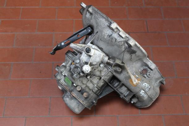 Foto: SCHALTGETRIEBE 5-GANG eines Opel Tigra 1.4i 16V