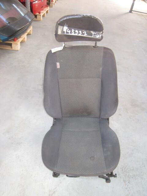 Foto: SITZ VORNE LINKS V L eines Opel Tigra 1.4i 16V Color Line Chequers