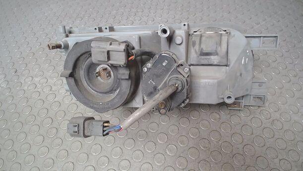 Foto: SCHEINWERFER LINKS eines Nissan Primera 1.6 Classic