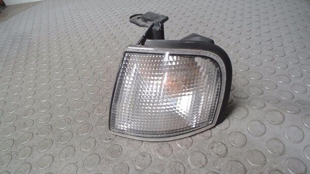 Foto: BLINKER LINKS eines Nissan Primera 1.6 Classic