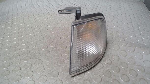 Foto: BLINKER LINKS eines Nissan Primera 1.6 Classic