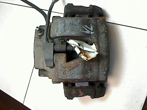 Foto: BREMSSATTEL VORN LINKS eines Mercedes-Benz E 200 T