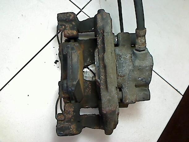 Foto: BREMSSATTEL VORN LINKS eines Mercedes-Benz E 200 T