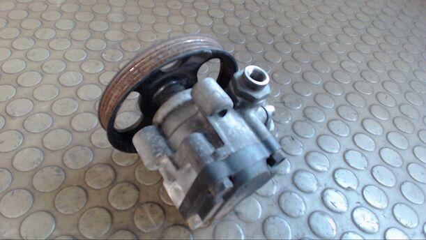 Foto: PUMPE SERVOLENKUNG eines Mazda 323 S 1.5 Ambiente