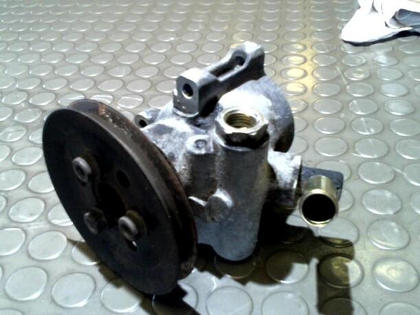 Foto: PUMPE SERVOLENKUNG eines VW Golf Variant 1.8
