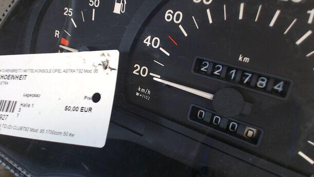 Foto: TACHOEINHEIT eines Opel Astra Caravan TD (D) Club