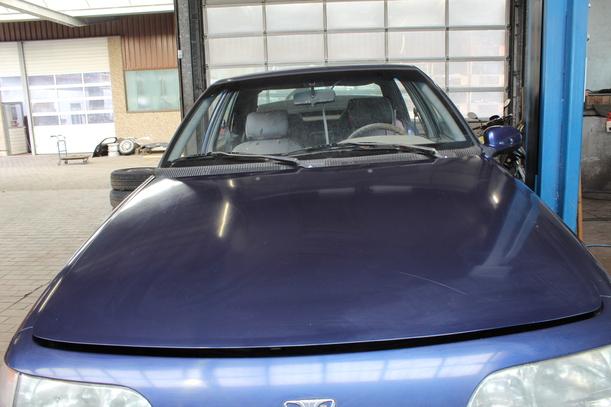 Foto: MOTORHAUBE eines Daewoo Espero 1.5