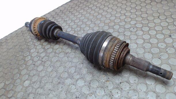 Foto: ANTRIEBSWELLE LINKS eines Daewoo Espero 1.5 RS