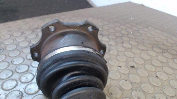 Foto: ANTRIEBSWELLE AUTOMATIK LINKS eines VW Golf 1.9 TDI