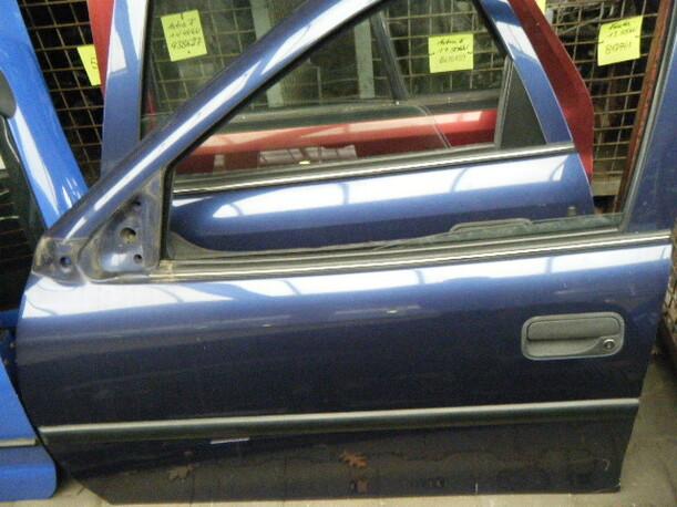 Foto: TÜR VORNE LINKS eines Opel Vectra 1.8