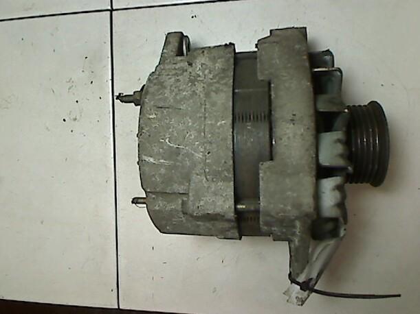Foto: LICHTMASCHINE eines Renault R 19 1.8