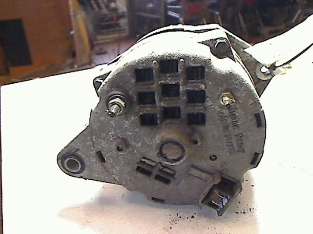 Foto: LICHTMASCHINE eines Renault R 19 1.8