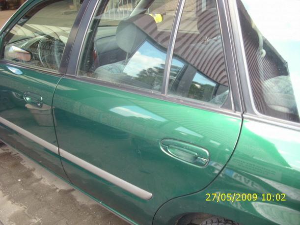Foto: TÜR HINTEN LINKS eines Mazda 626 1.9