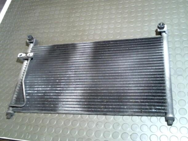Foto: KONDENSATOR KLIMAANLAGE eines Mazda 626 1.9