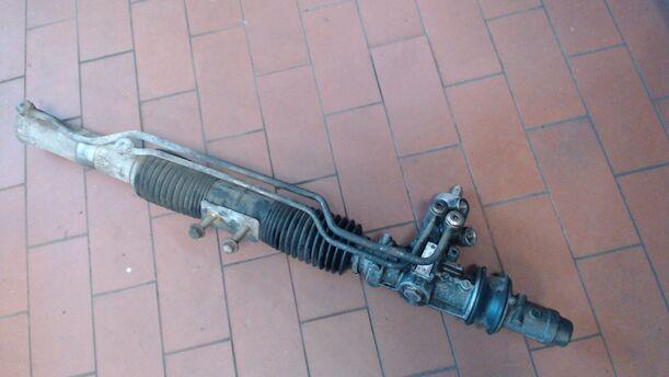 Foto: SERVOLENKUNG eines Opel Astra 16V