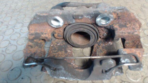 Foto: BREMSSATTEL VORN RECHTS eines Opel Astra Caravan Anfora