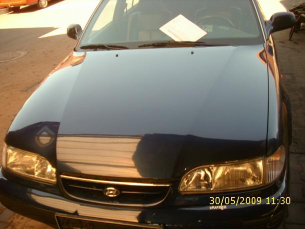Foto: MOTORHAUBE eines Hyundai Sonata 3.0i V6 Automatik