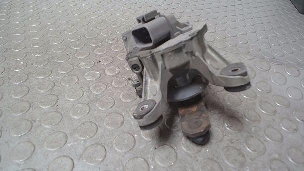 Foto: SCHEIBENWISCHERMOTOR VORN eines Nissan Primera 2.0