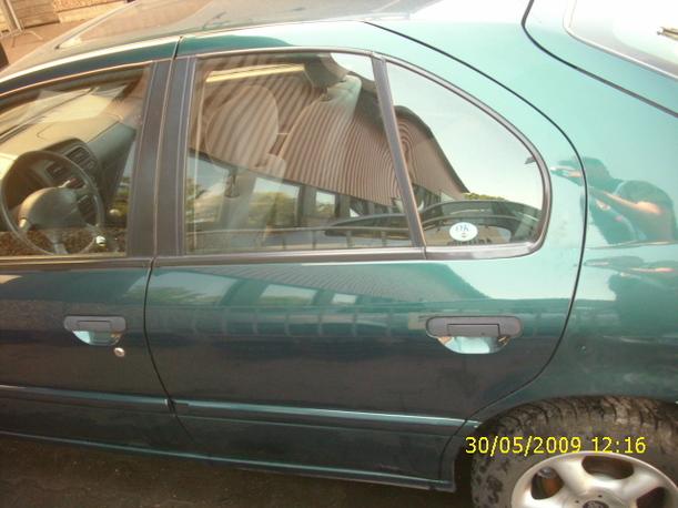 Foto: TÜR HINTEN LINKS eines Nissan Primera 2.0