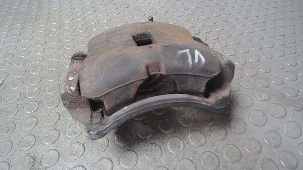 Foto: BREMSSATTEL VORN LINKS eines Nissan Primera 2.0