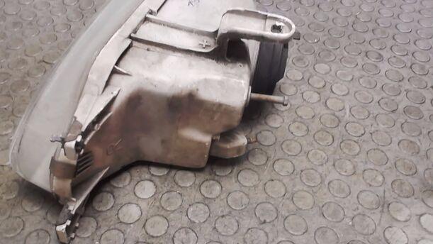 Foto: SCHEINWERFER RECHTS eines Toyota Corolla 1.3