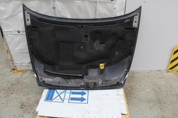 Foto: MOTORHAUBE eines Ford Ka