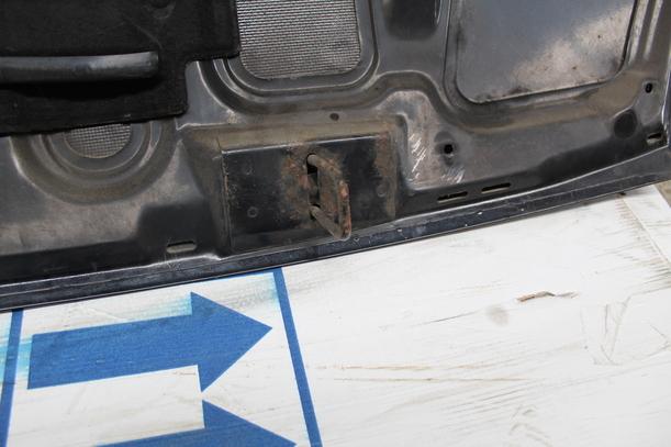 Foto: MOTORHAUBE eines Ford Ka