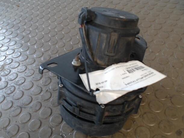 Foto: SEKUNDäRLUFTPUMPE eines Opel Vectra 1.8 Style