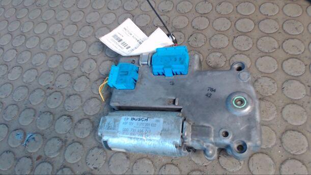 Foto: SCHIEBEDACHMOTOR eines VW Passat 1.6 Style
