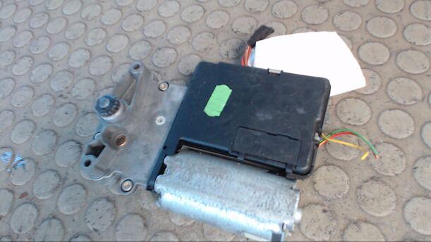 Foto: SCHIEBEDACHMOTOR eines VW Passat 1.6 Style