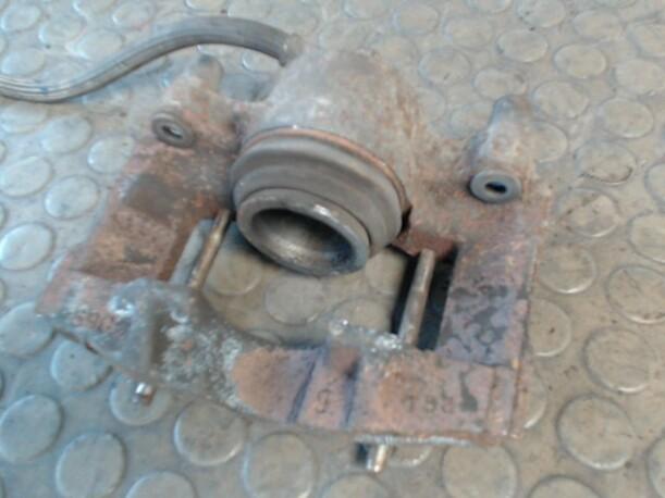 Foto: BREMSSATTEL VORN LINKS eines Opel Vectra Top