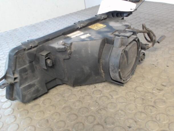 Foto: SCHEINWERFER  RECHTS eines Opel Vectra