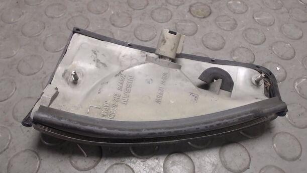 Foto: STANDLICHT LINKS eines Nissan Micra