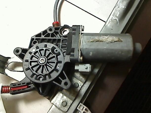 Foto: FENSTERHEBER ELEKTR.VORN RECHTS (2/3-Türer) eines Peugeot 206 75 SX