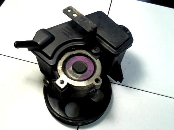 Foto: LENKGETRIEBEPUMPE eines Peugeot 206 75
