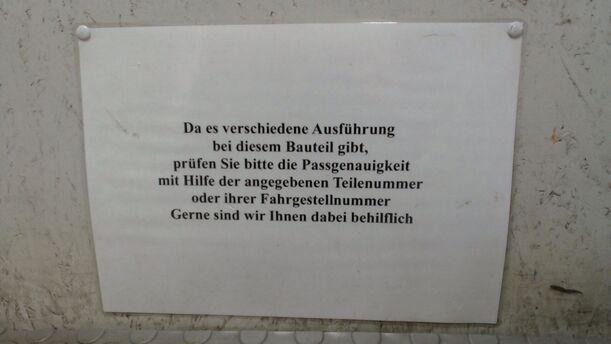 Foto: SCHEIBENWISCHERGESTÄNGE eines Mazda Demio 1.4