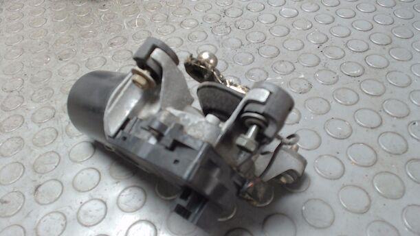 Foto: SCHEIBENWISCHERMOTOR VORN eines Mazda Demio 1.4