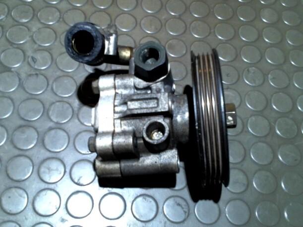 Foto: LENKGETRIEBEPUMPE eines Nissan Serena 1.6 CS