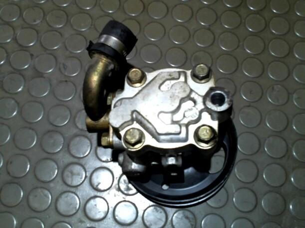Foto: LENKGETRIEBEPUMPE eines Nissan Serena 1.6 CS