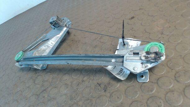 Foto: FENSTERHEBER MECHANISCH HINTEN LINKS eines Opel Astra Caravan 16V