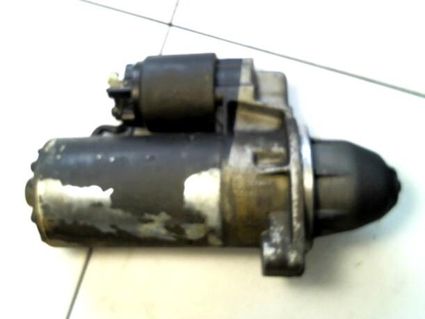 Foto: ANLASSER / STARTER BOSCH eines Mercedes-Benz 190 E 1.8