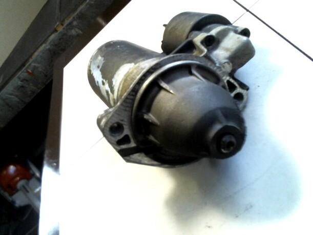 Foto: ANLASSER / STARTER BOSCH eines Mercedes-Benz 190 E 1.8