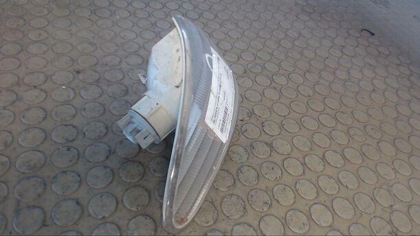 Foto: BLINKER VORN RECHTS eines Ford Mondeo Turnier Exclusive