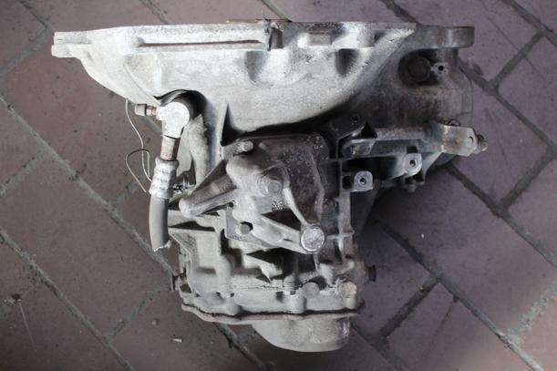 Foto: SCHALTGETRIEBE 5-GANG eines Opel Vectra 1.6 Exclusive