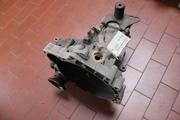 Foto: SCHALTGETRIEBE 5-GANG CWN (86000km) eines VW Polo 45 Exclusive