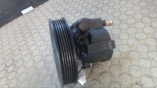 Foto: LENKGETRIEBEPUMPE / SERVOPUMPE eines Opel Tigra 1.4i 16V Exclusive