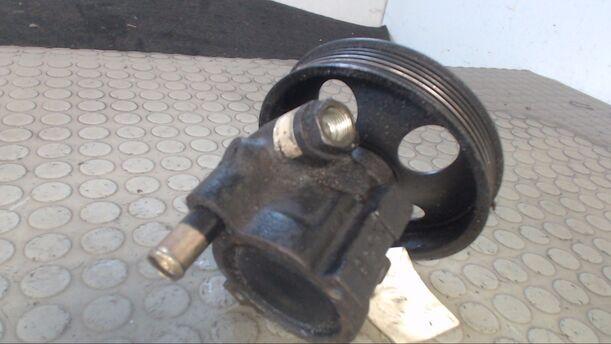Foto: LENKGETRIEBEPUMPE / SERVOPUMPE eines Opel Tigra 1.4i 16V Exclusive