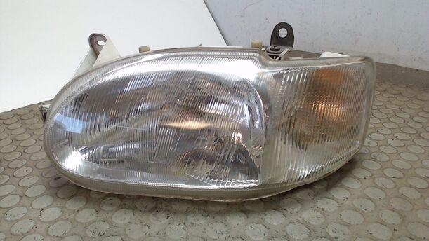 Foto: SCHEINWERFER LINKS eines Ford Escort Turnier 16V Exclusive