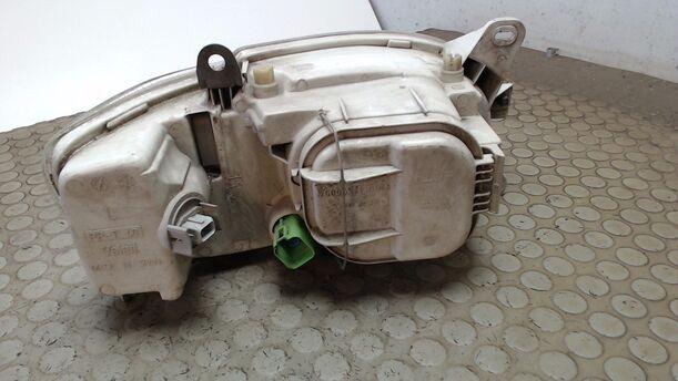 Foto: SCHEINWERFER LINKS eines Ford Escort Turnier 16V Exclusive