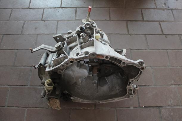 Foto: SCHALTGETRIEBE 5-GANG 20DL72 eines Peugeot 206 D 70 Exclusive